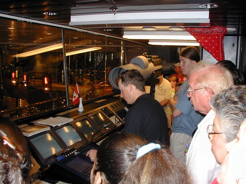 2002/08(August)/10th-Anniversary-Cruise-Rhapsody-of-the-Seas/800x600_2002-08-07-04-backstage-tour-lighting room.JPG